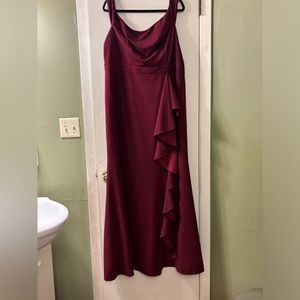***Brand New*** Fashion Nova 3XL maroon long dress